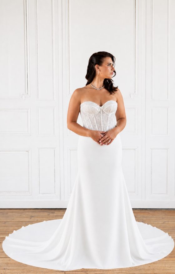 Robe de mariée Aura, haut bustier, jupe unie