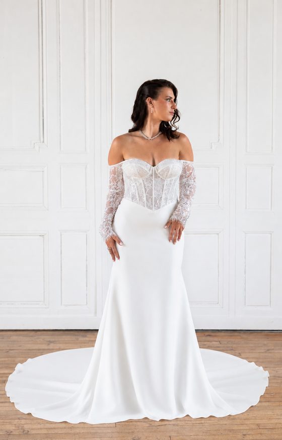 Robe de mariée Aura, haut manches longues dentelle, jupe unie