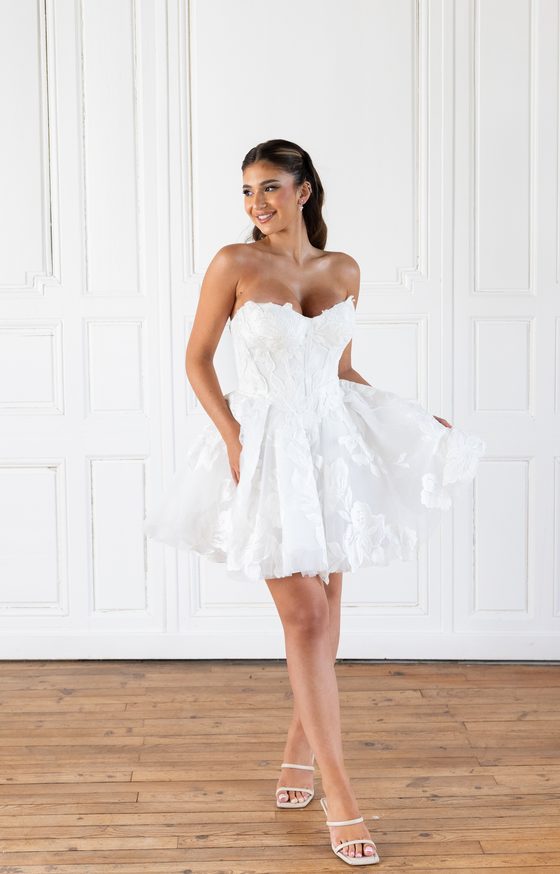 Robe de mariée Ella, haut et matière bustier et dentelle, longueur courte