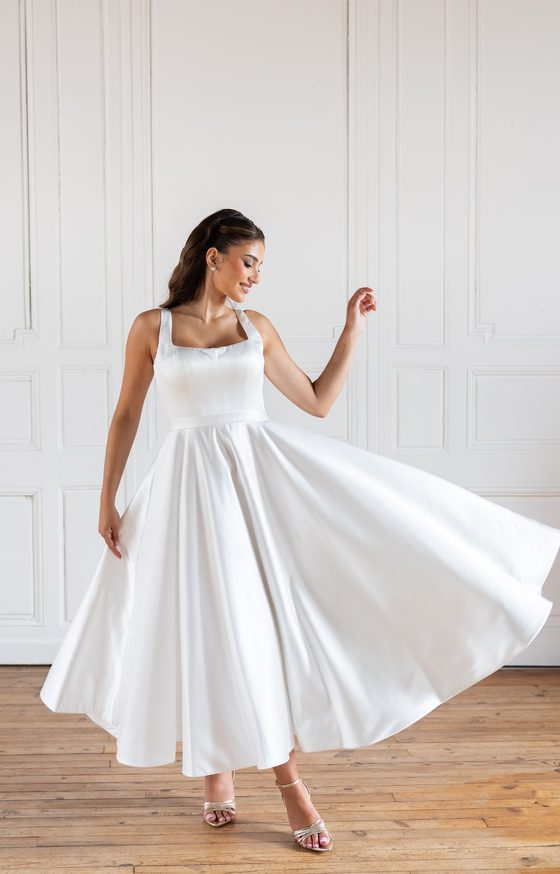 Robe de mariée Ella, haut et matière bretelles et satin uni, longueur mi-longue