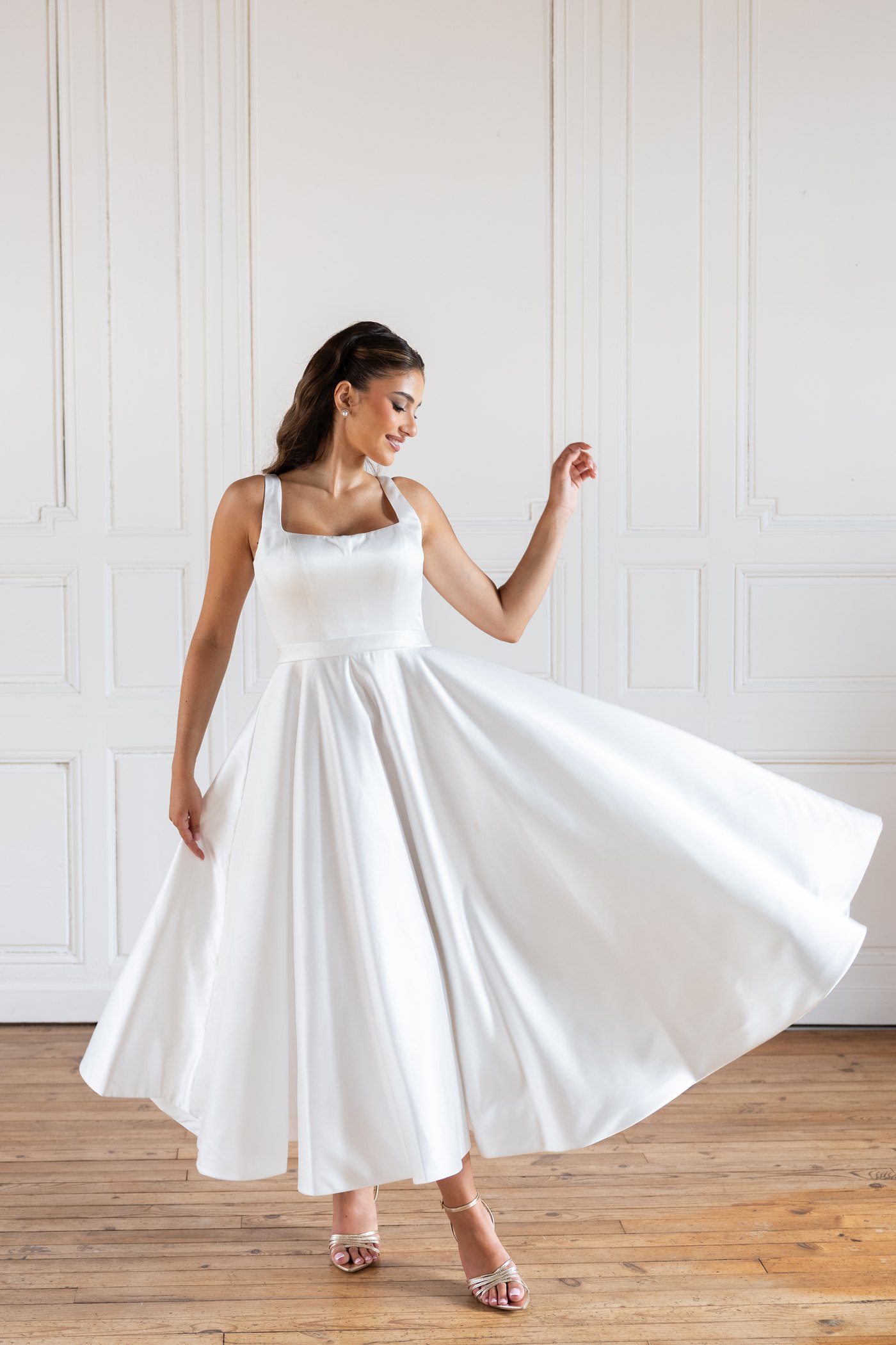 Robe de mariée Ella, bretelles et satin uni