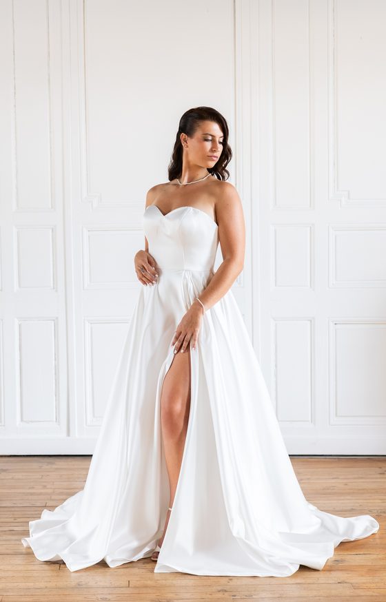 Robe de mariée Julia, haut bustier, avec fente