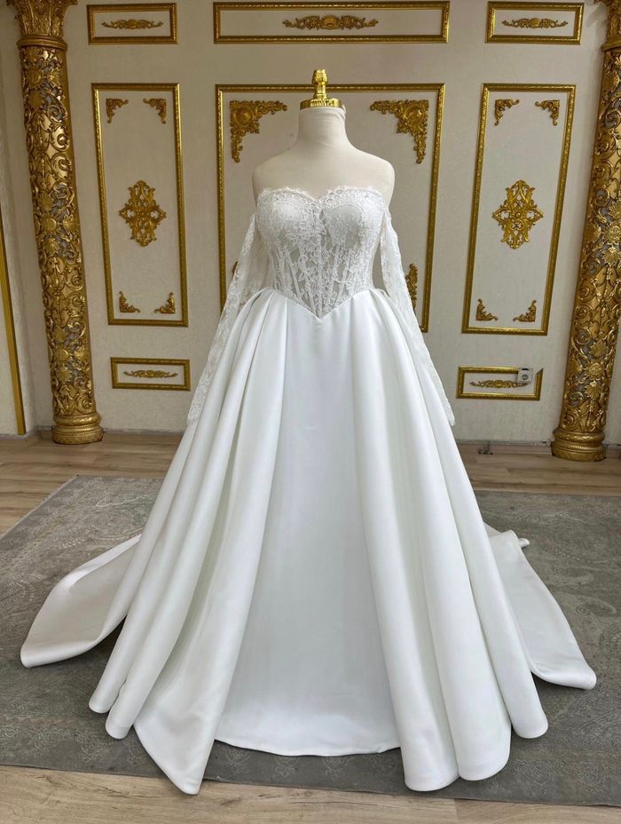 Robe de mariée avec buste en dentelle