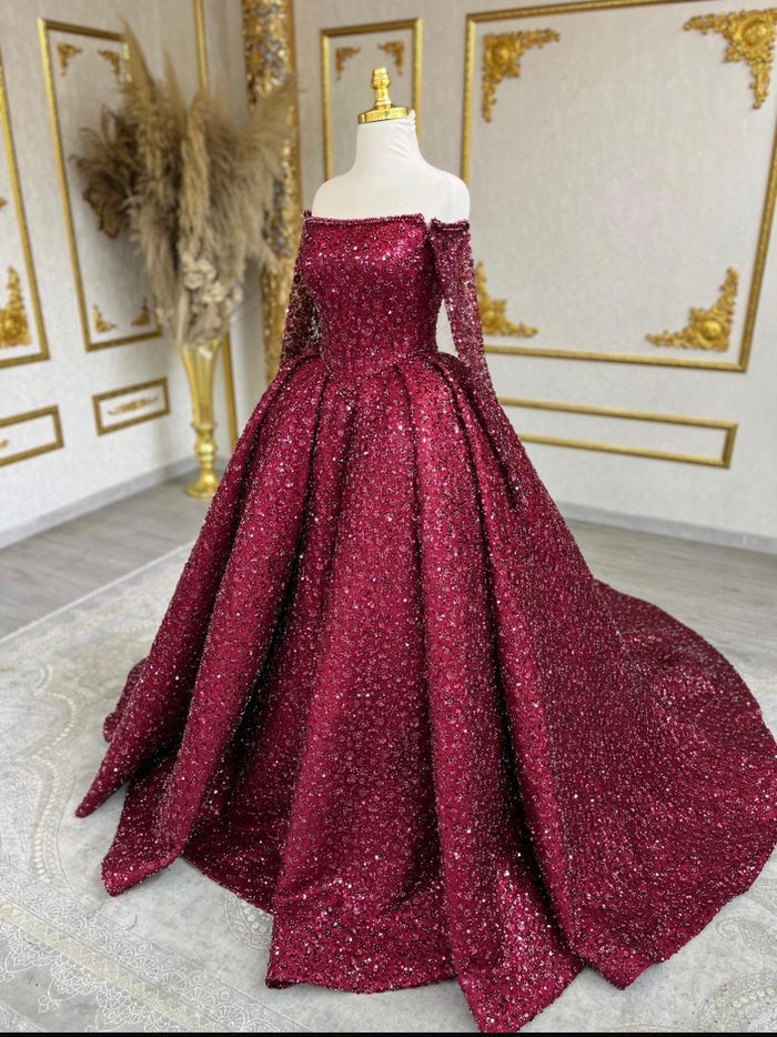 Robe de fiançailles bordeaux