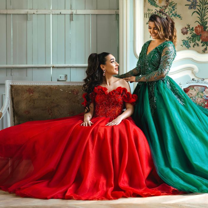Robes de fiançailles rouge et vert émeraude